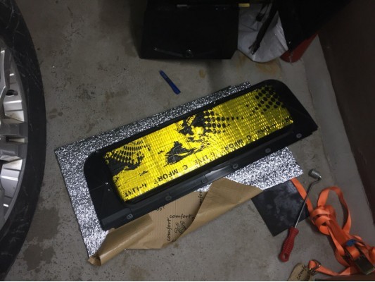 Шумоизоляция пола, арок и щитка моторного отсека